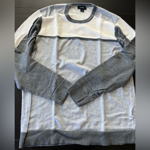 Mens Textured Color Block Sweater - Picture 4 of 4